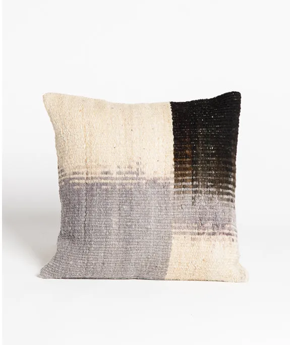 Pacha frazada Wool Pillow
