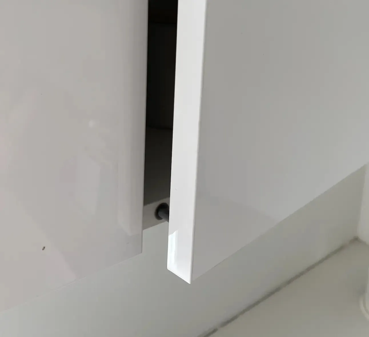 Push-to-open invisible Handle - Modern Line